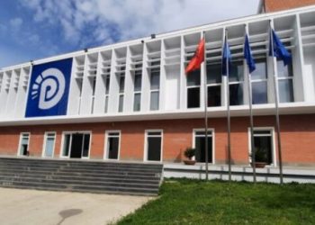 FOTO/ Gjykata i fshehu vendimin PD, padi Kryetarit dhe Kancelarit
