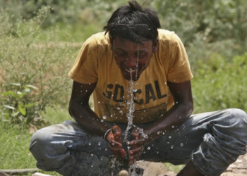 “Përvëlohet” India/ Temperaturat kapin vlera ekstreme, zyrtarët thirrje banorëve