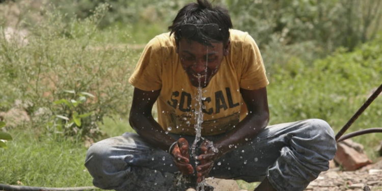 “Përvëlohet” India/ Temperaturat kapin vlera ekstreme, zyrtarët thirrje banorëve