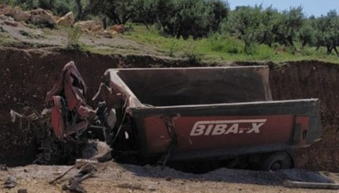 Kamioni u rrëzua, detaje nga aksidenti i rëndë në Vlorë: Shoferi dhe pasagjeri “fluturuan” nga xhamat