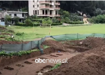 Varrezat greke rrezikojnë stadiumin e Përmetit