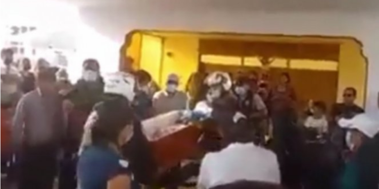 E PAZAKONTË/ Familja mendoi se kishte vdekur, 36-vjeçarja ishte futur e gjallë në arkivol