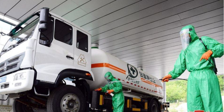 FOTO/ Koreja e Veriut po e lufton koronavirusin me çaj e ujë më kripë