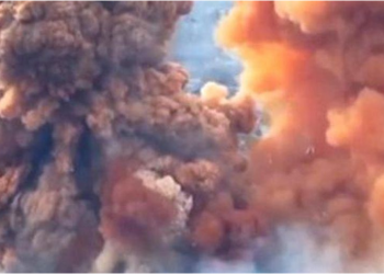 FOTO/ Treni rus i blinduar me rezervuarë karburanti shpërthen në Melitopol