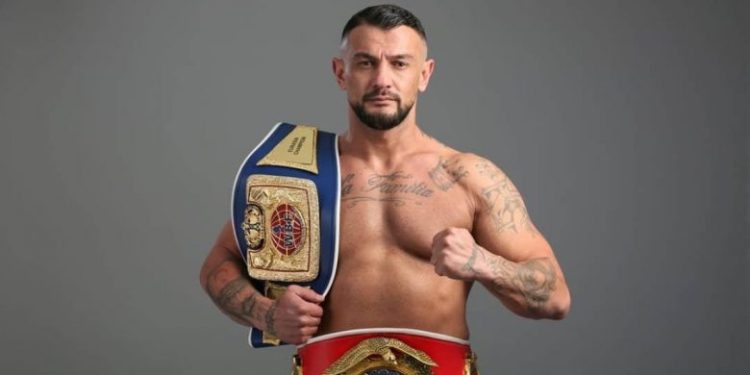 Vdes në ring kampioni i Europës, pamjet e rënda që tronditën spektatorët e ndeshjes