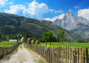 E FUNDIT/ Ra në humnerë, nxirret trupi i pajetë i turistit në Valbonë