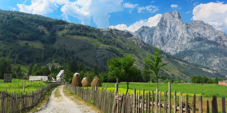 E FUNDIT/ Ra në humnerë, nxirret trupi i pajetë i turistit në Valbonë