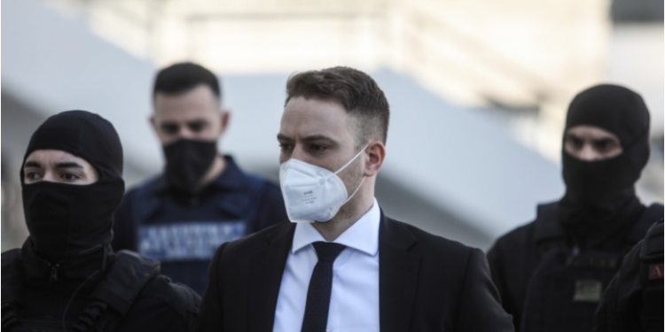 Vrau bashkëshorten e tij, dënohet me burgim të përjetshëm piloti grek