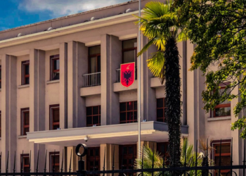 Presidenti i ri, zbulohet emri që po diskutohet nga opozita