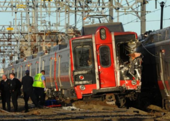 Dy trena përplasen në Spanjë, 100 pasagjerë mbeten të bllokuar dhe një viktimë