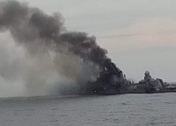 VIDEO/ Momentet e fundit pas fundosjes së “Moskvës”, ja sesi ushtarët rusë luteshin për ndihmë