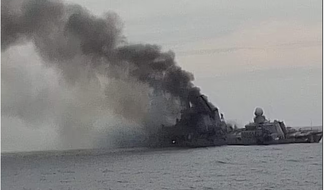 VIDEO/ Momentet e fundit pas fundosjes së “Moskvës”, ja sesi ushtarët rusë luteshin për ndihmë