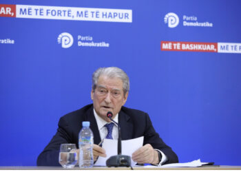 Nga mbledhja me krerët e degëve, te “mungesa” në tryezën e Begajt me ish-Presidentët, Berisha i bën “dalje” raportuesit të CDU