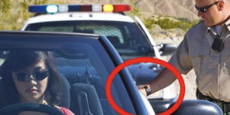 Pse polici prek gjithmonë makinën kur ju ndalon?