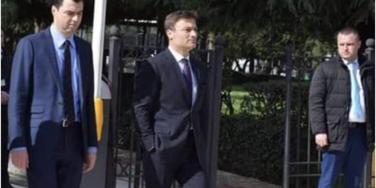 Berisha: Deputetët të shkëputen nga Ali-Basha!