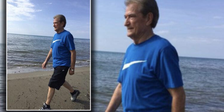 FOTO/ I veshur sportiv dhe larg politikës, Berisha “arratiset” në bregdet