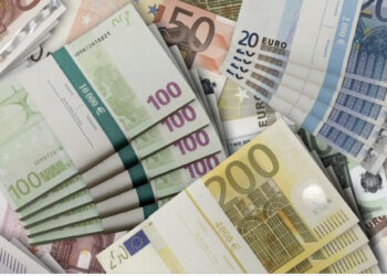 Euro bie poshtë 120 Lekëve, i afrohet sërish minimumit historik