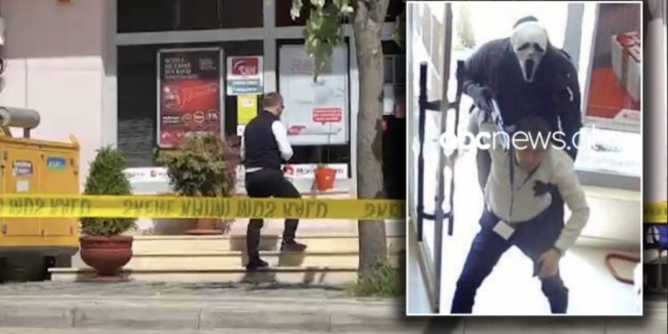 FOTO/ Me maskë si nëpër filma, momenti kur grabitësit thyejnë bankën në Koplik