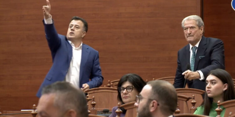 Debate/ Cmendet Rama, ka frikë t’i jap fjalën Berishës. Ndërhyn Flamur Noka