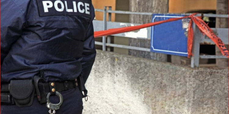 Jepnin hua me “kushte mafioze” 2 shqiptarë bashkë me grekët zhvatnin qytetarët: Jetonin në vila dhe blinin Porsche