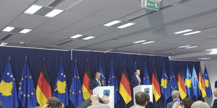 Kurti ia bën të qartë Scholz: Në fund të vitit do aplikojmë për statusin e vendit kandidat në BE