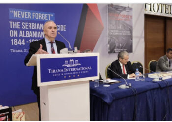 Shqiptaro-amerikani thirrje ambasadores Kim: Kërkoji DASH heqjen e non grata për Berishën