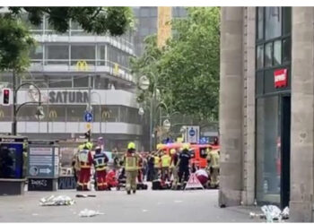 VIDEO/ Makina përplaset me turmën në Berlin, ka të vdekur dhe shumë të plagosur