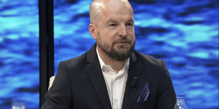 Moderatori dhe gazetari Alfred Lela i bashkohet Berishës, merr postin e rëndësishëm