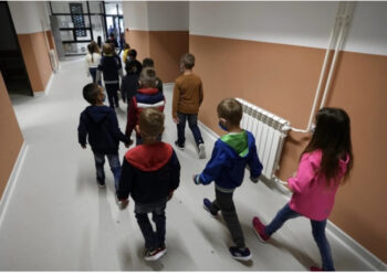 Mbi 200 shkolla marrin kërcënime për bombë, pezullohet mësimi në Serbi