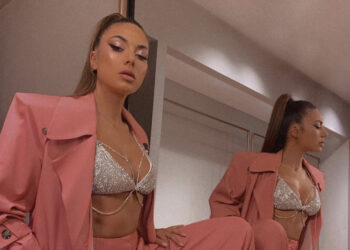 VIDEO/ Elvana Gjata goditet në mes të palestrës