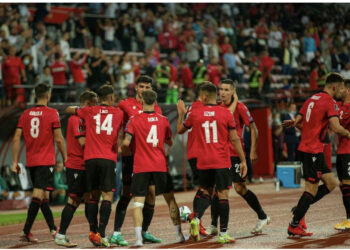 Formacioni zyrtar, Shqipëria me Armando Broja dhe Uzunin në krye