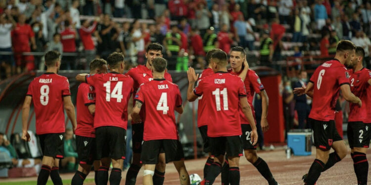 Formacioni zyrtar, Shqipëria me Armando Broja dhe Uzunin në krye