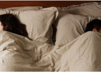 Kush ka nevojë për më shumë gjumë burrat apo gratë?