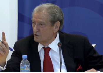 Berisha thirrje nga Elbasani: Përgatituni për betejë t’i shkurtojmë ditët këtij regjimi!