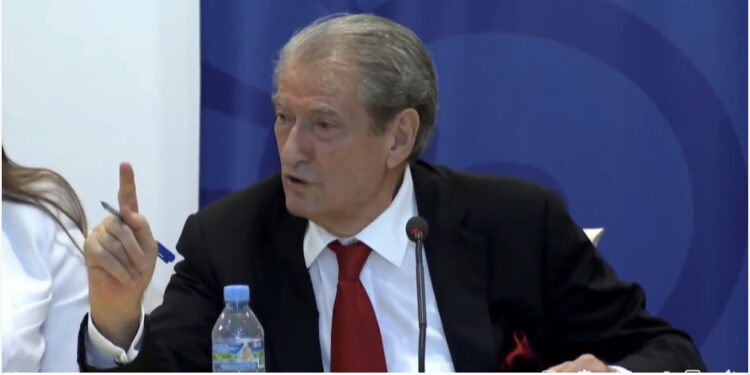 Berisha thirrje nga Elbasani: Përgatituni për betejë t’i shkurtojmë ditët këtij regjimi!