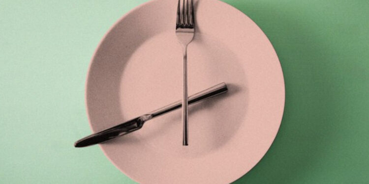 Nëse rrini kaq orë pa ngrënë, do të rrëzoni shumë shpejt kilogramët e tepërt