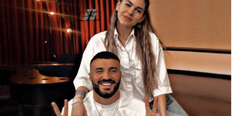 Si reagon Sarah kur vajzat kërkojnë të bëjnë foto me Dj PM?