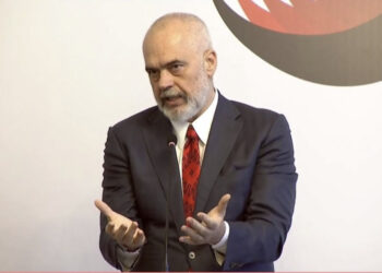 Rama ironi me gazetarët: Jam më shumë se pro-serb, jam vëllai i Vuçiçit