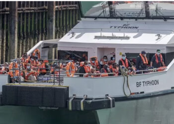 Lutja e nënës shqiptare për Boris Johnson: Mos ma dërgo djalin në Ruanda, do vrasë veten