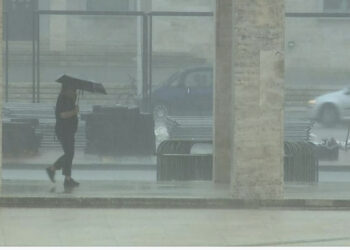 Dy viktima nga moti i keq/ Rrufeja godet një 50-vjeçar në Malësinë e Madhe! Mbytet i moshuari në Vlorë