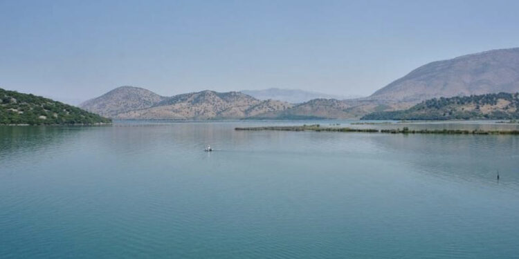 Gjendet e mbytur një grua në liqenin e Butrintit, merrej me kultivimin e midhjeve