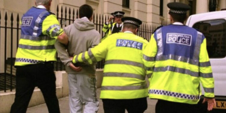 EMRAT/ Arrestohen në Angli 3 shqiptarë, kishin mbushur qytetin me kanabis