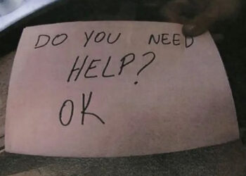 “A ke nevojë për ndihmë?”, shënimi që shpëtoi 11 vjeçarin nga njerku abuzues në restorant