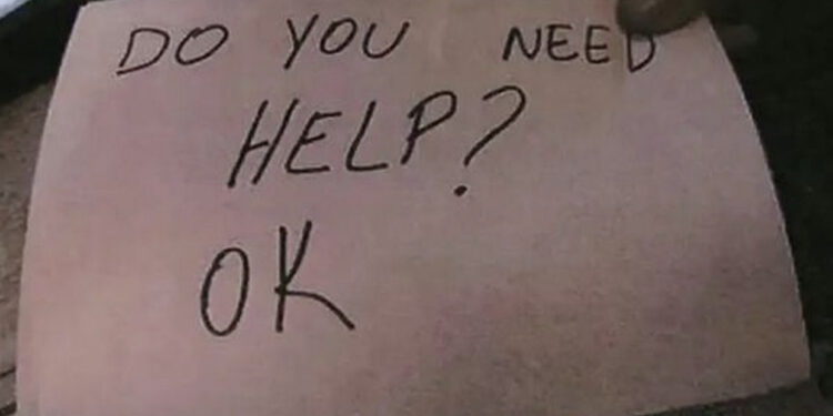 “A ke nevojë për ndihmë?”, shënimi që shpëtoi 11 vjeçarin nga njerku abuzues në restorant