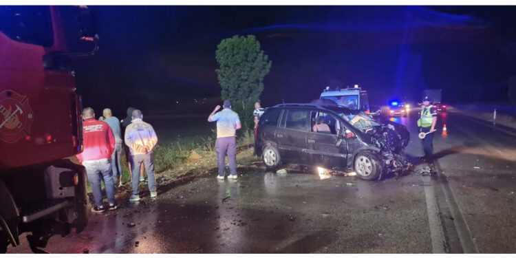 Thellohet bilanci i aksidentit me tre të vdekur në Levan-Tepelenë/ 6-vjeçarja niset me urgjencë drejt Traumës