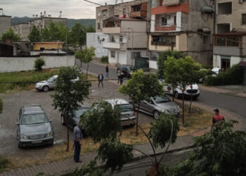 Sherr me thika në Elbasan, një i plagosur, arrestohet autori