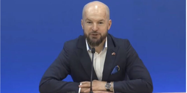 Lela pas marrjes së postit me rëndësi në PD: Lashë librin që po shkruaja për Berishën për të punuar me të, pse po i bashkohem “Rithemelimit”