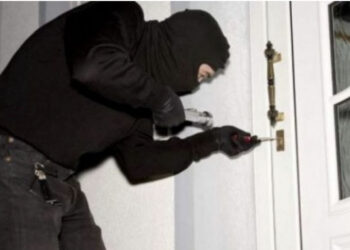 Deputetit shqiptar i vjedhin 50 mijë euro në banesë: I mblodha sepse i kisha borxh