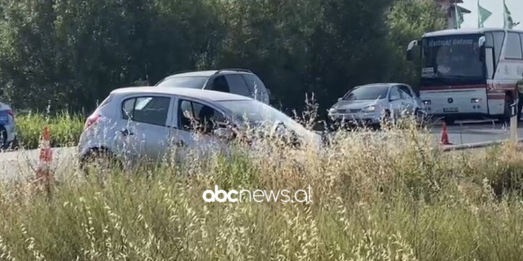 Aksident i trefishtë në rrugën Lezhë-Laç, lëndohen 3 persona