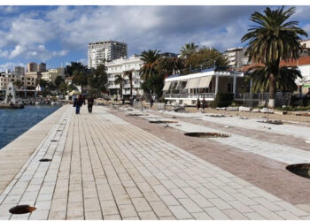 Si nisi sherri?- U godit me thikë pas shpine në shëtitoren e Sarandës, ndërron jetë 43-vjeçari, arrestohet autori